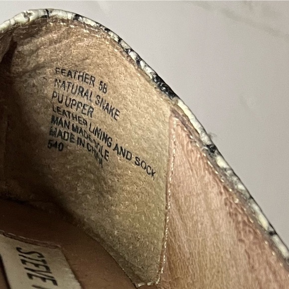 Steve Madden Snakeskin Print Pointed Toe Flats | Approx. Size 7 - Picture 7 of 7